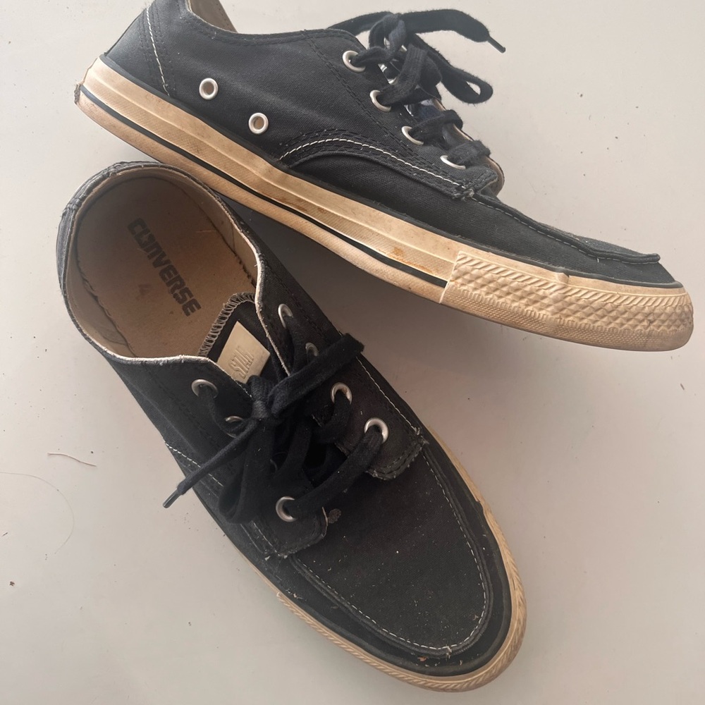 Converse tennis shoes